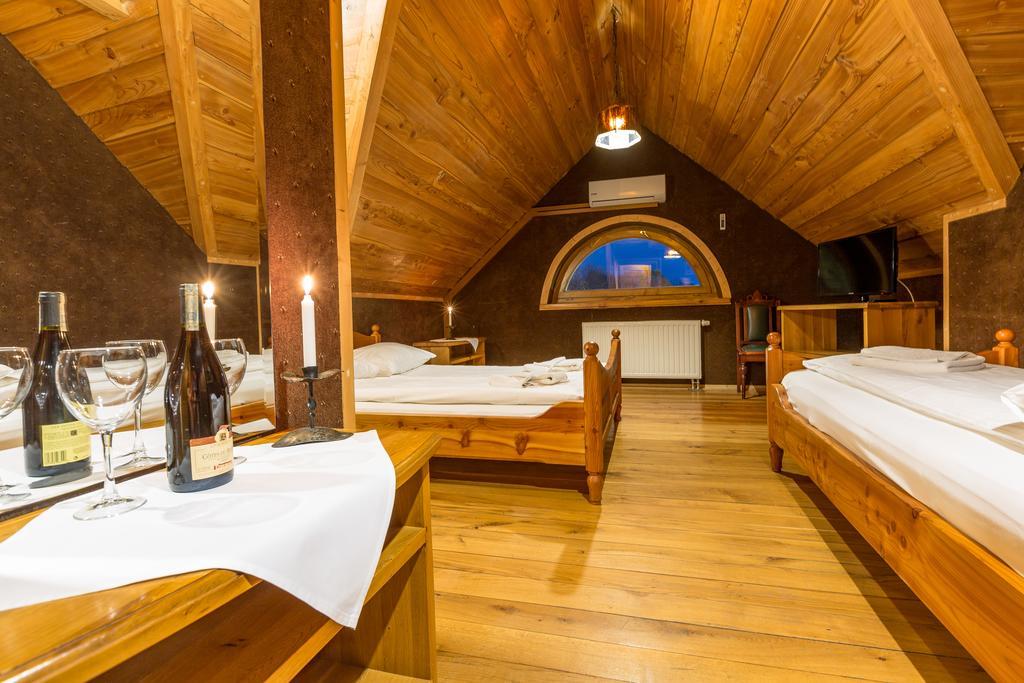 Krakowiacy I Gorale Hotel Krzyszkowice Екстериор снимка