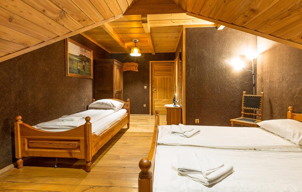 Krakowiacy I Gorale Hotel Krzyszkowice Екстериор снимка