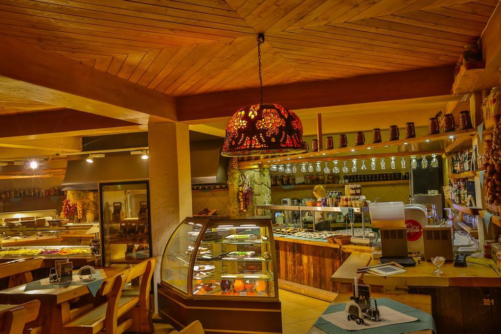 Krakowiacy I Gorale Hotel Krzyszkowice Екстериор снимка