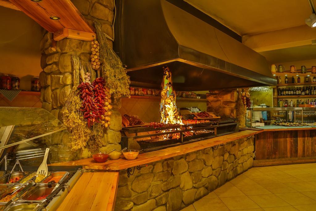 Krakowiacy I Gorale Hotel Krzyszkowice Екстериор снимка