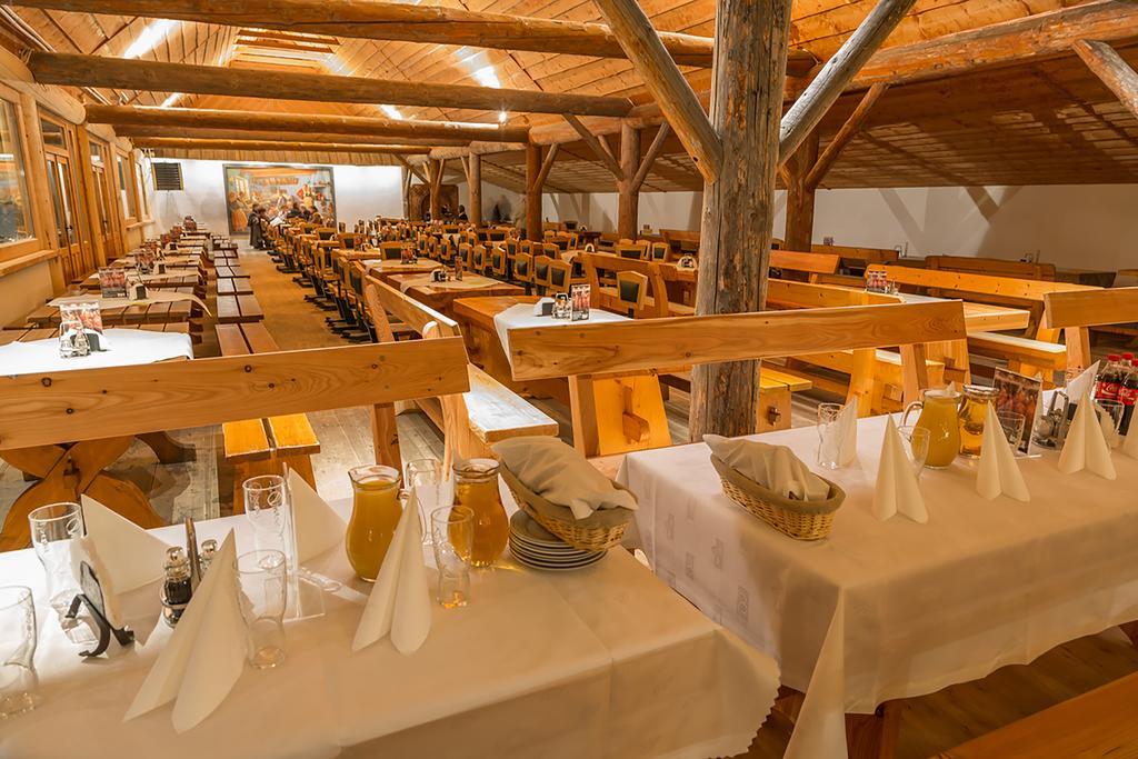 Krakowiacy I Gorale Hotel Krzyszkowice Екстериор снимка