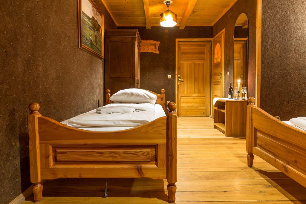 Krakowiacy I Gorale Hotel Krzyszkowice Екстериор снимка
