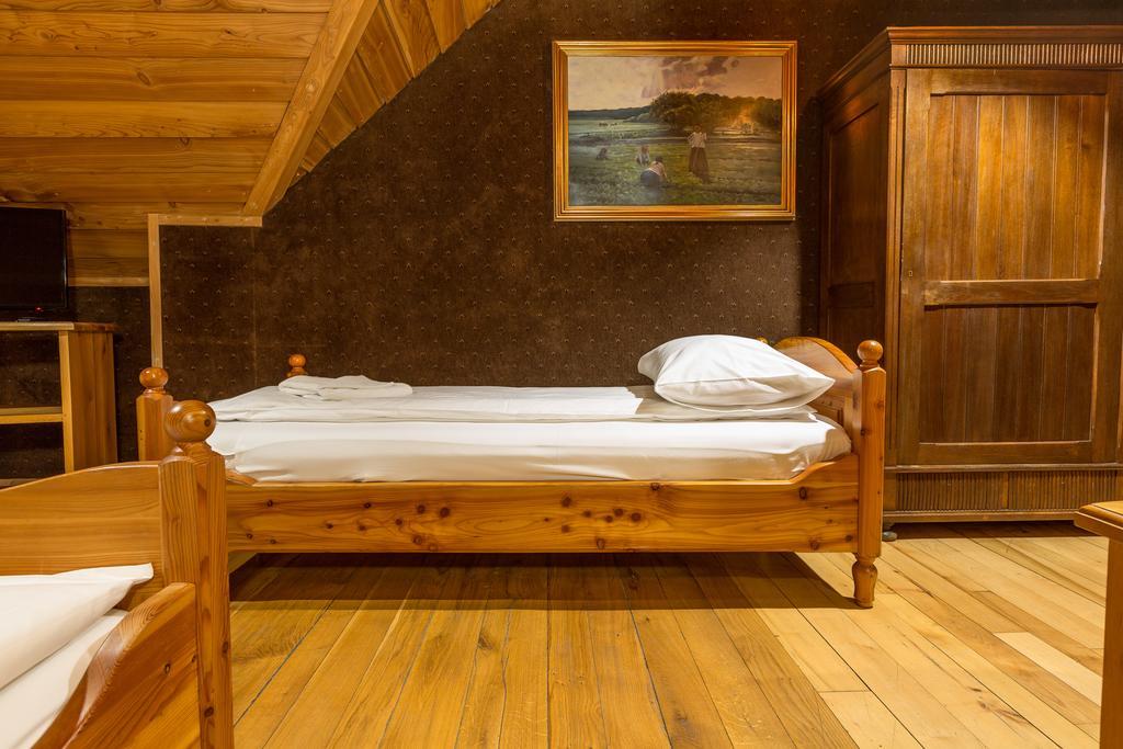 Krakowiacy I Gorale Hotel Krzyszkowice Екстериор снимка